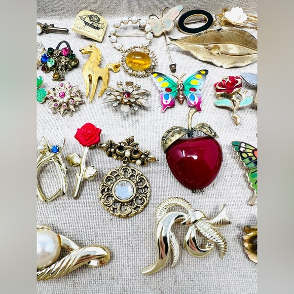 Vintage & Modern Gold & Silver Tone Assorted  Rhinestones Brooch Lot 70 - Picture 12 of 16